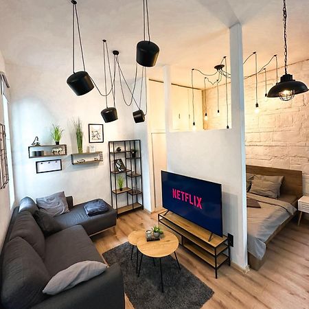 Urban Studio With Private Garden Near Andrassy Budapest Kültér fotó
