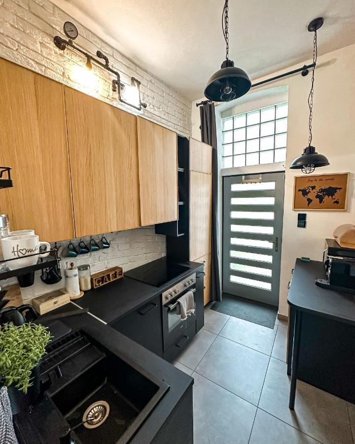 Urban Studio With Private Garden Near Andrassy Budapest Kültér fotó