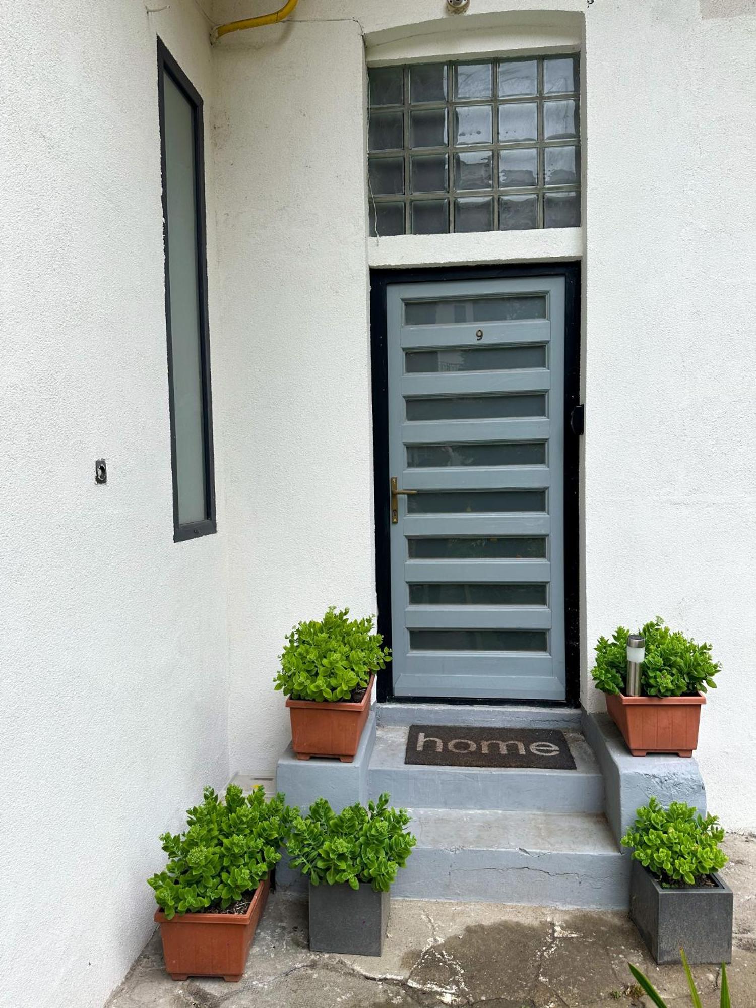 Urban Studio With Private Garden Near Andrassy Budapest Kültér fotó