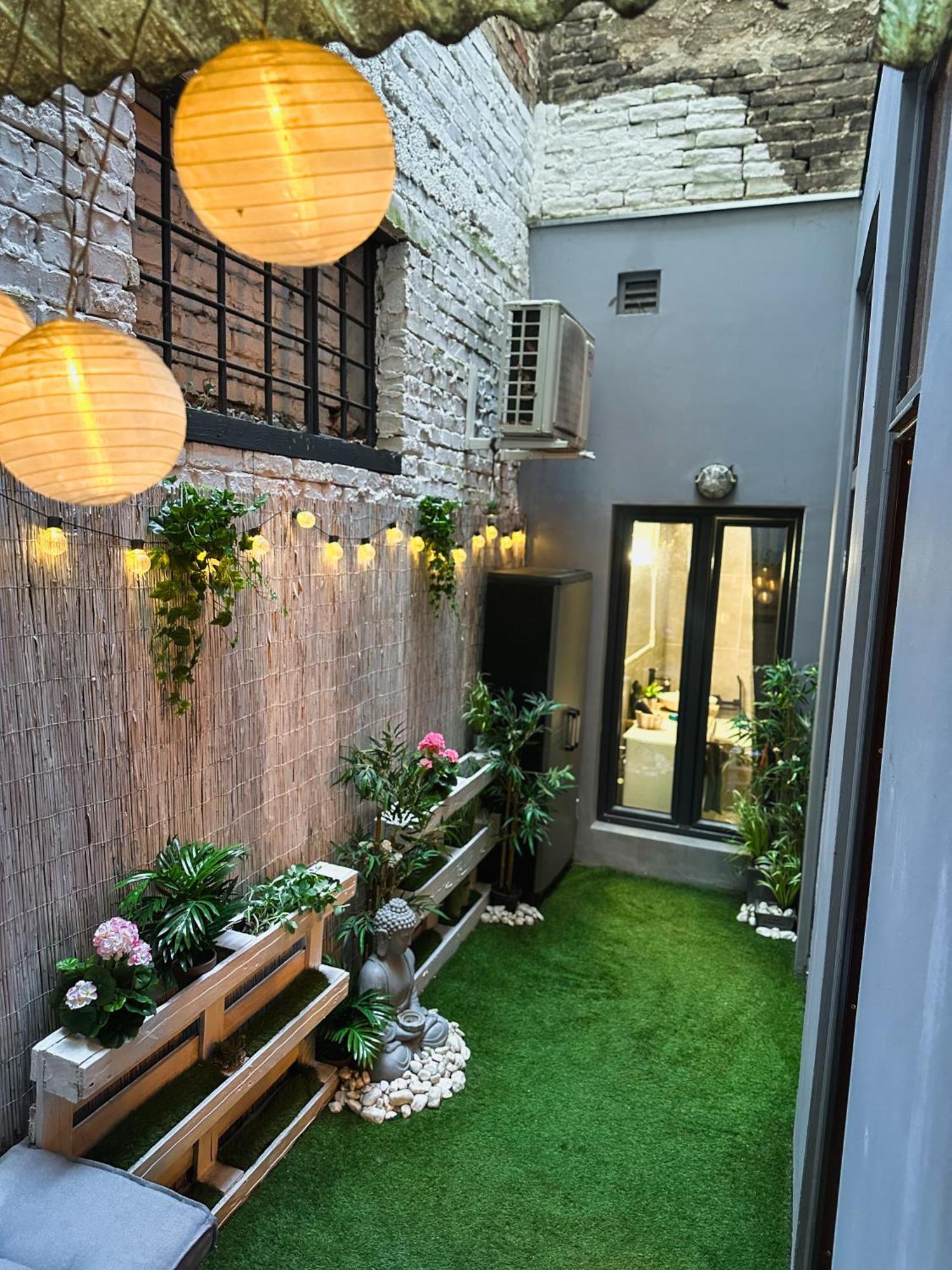 Urban Studio With Private Garden Near Andrassy Budapest Kültér fotó