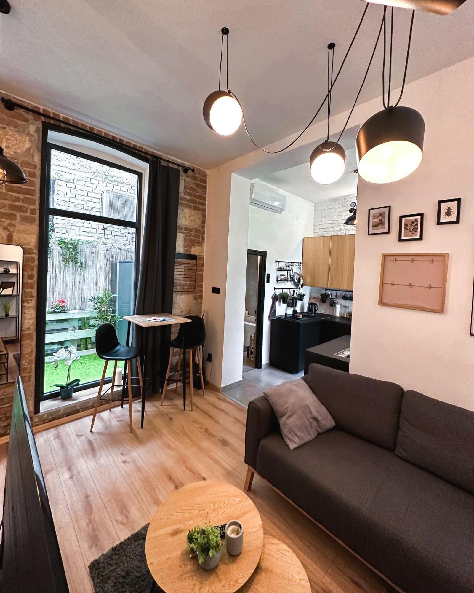 Urban Studio With Private Garden Near Andrassy Budapest Kültér fotó